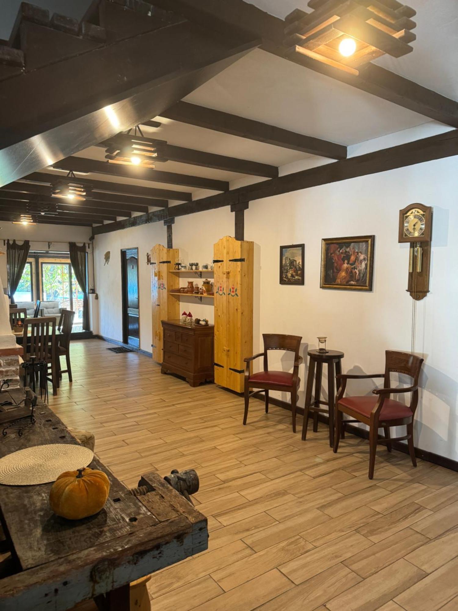 Conacul Lui Patrick Hotel Poenari Exterior foto